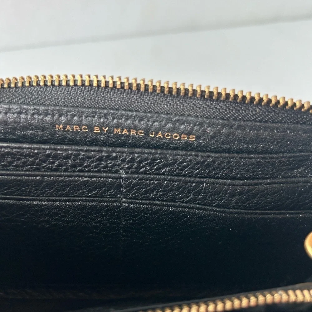 Marc by Marc Jacobs NWOT Black Pebble Leather Large Zippered Wallet
